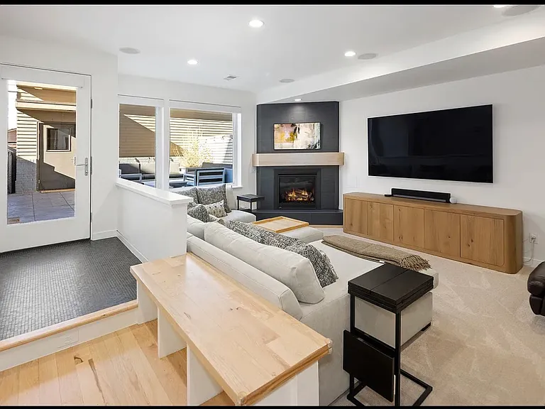 2543 S Sherman St — Photo 37