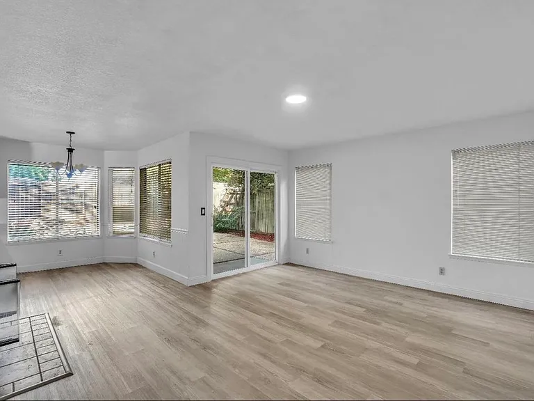 719 Raven Dr — Photo 16