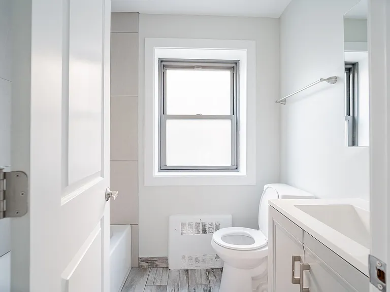 Updated Bathroom 7365-1