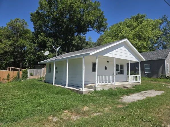 315 Mcnatt Avenue, Aurora, MO 65605