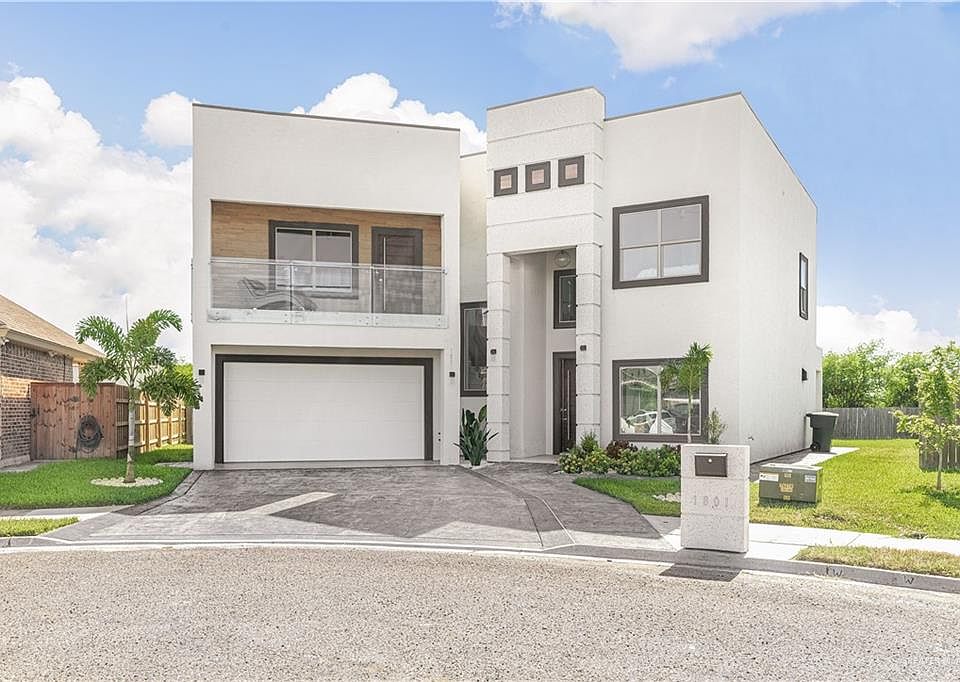 1st image of 1801 Versailles Dr