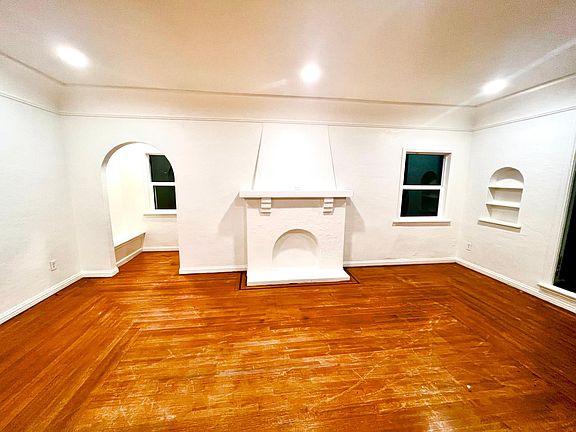 3rd image of 2533 Eucalyptus Ave #1