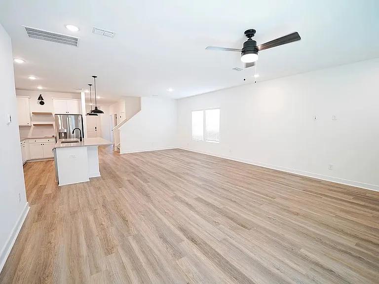 136 Kingswood Cir — Photo 7