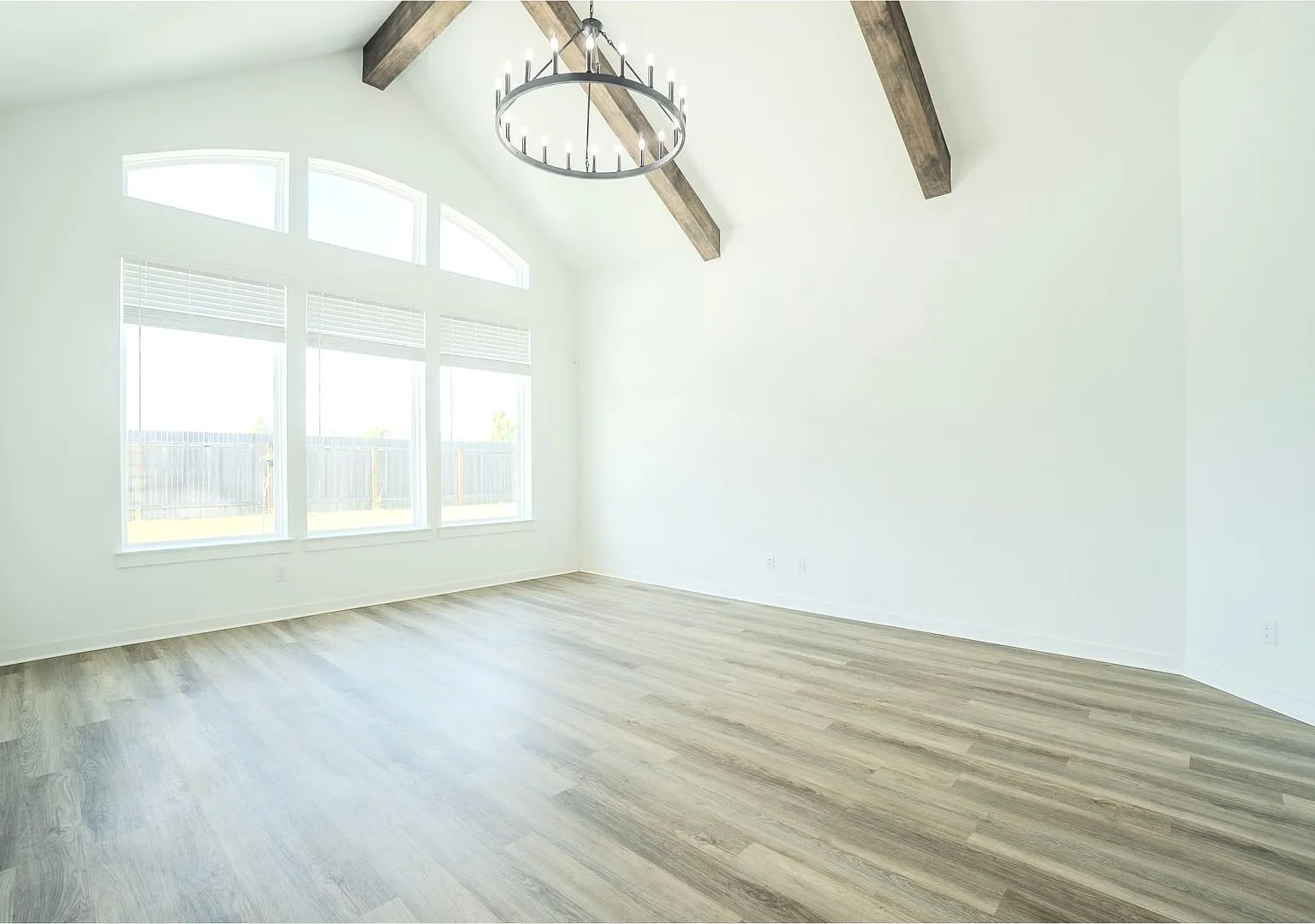 Modern 3 Bed | 2.5 Bath Home with 3-Car Garage | Manor — Photo 3