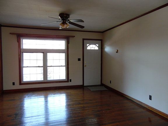 4th image of 123 Hedge Dr