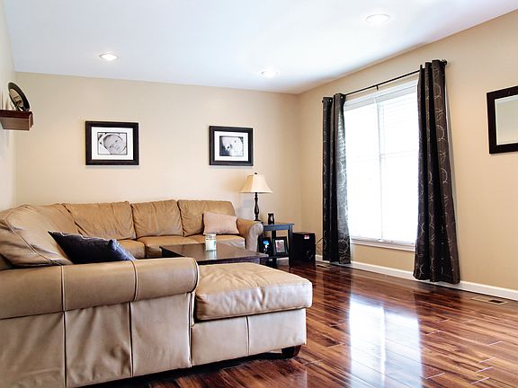 5th image of 16 Hickory Hill Ln