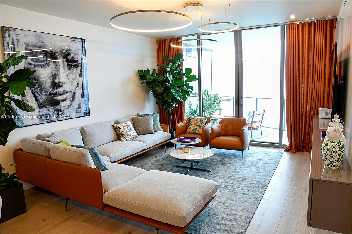 Building Photo - 15701 Collins Ave #4403