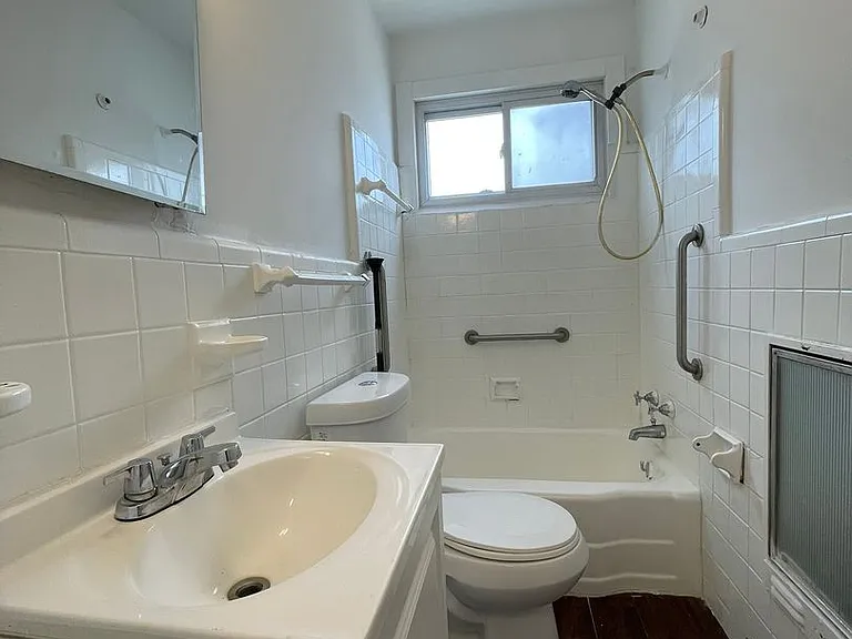 15211 Fenkell St — Photo 4