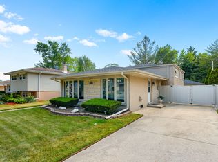 2072 Westview Dr, Des Plaines, IL 60018