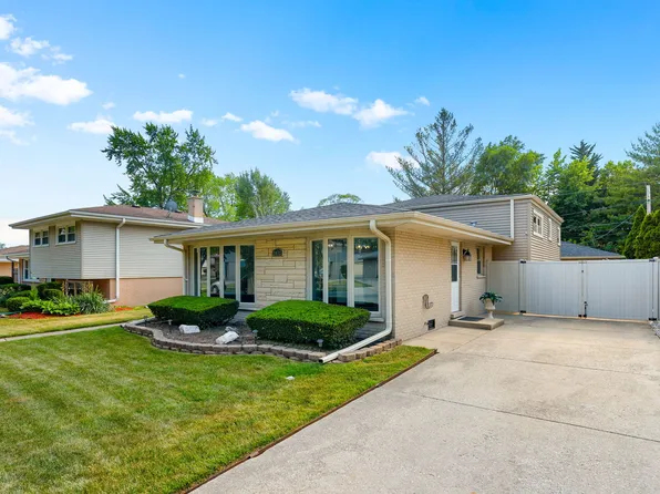 2072 Westview Dr, Des Plaines, IL 60018