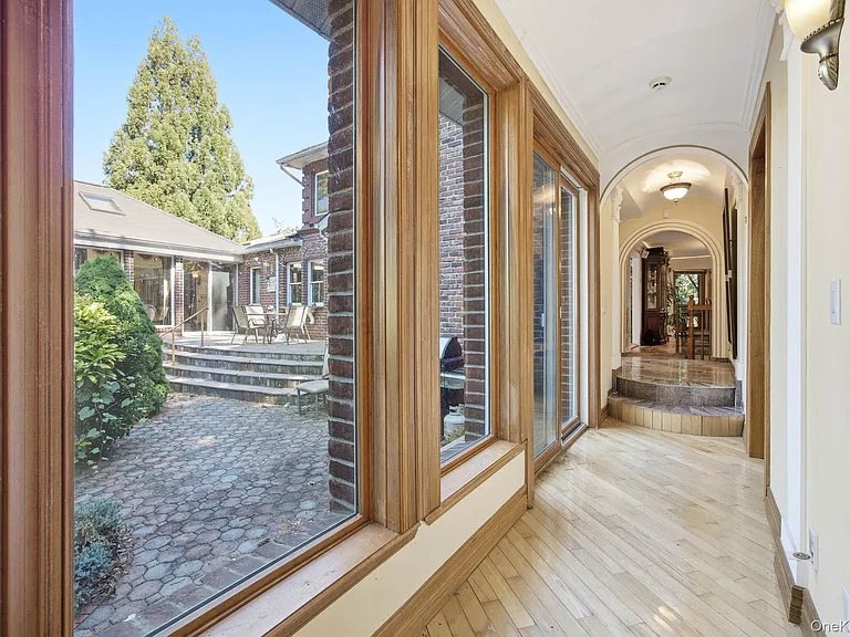 1 Bridle Path Dr — Photo 35