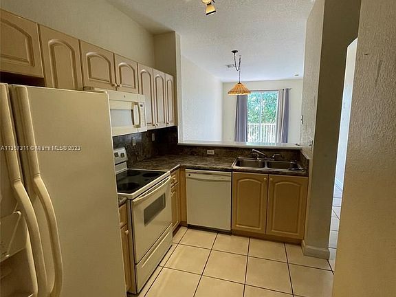 4th image of 17600 NW 73rd Ave #2036