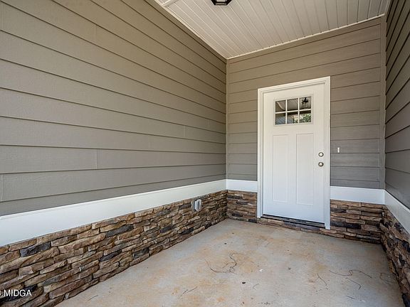 5th image of 305 Ruby Ct