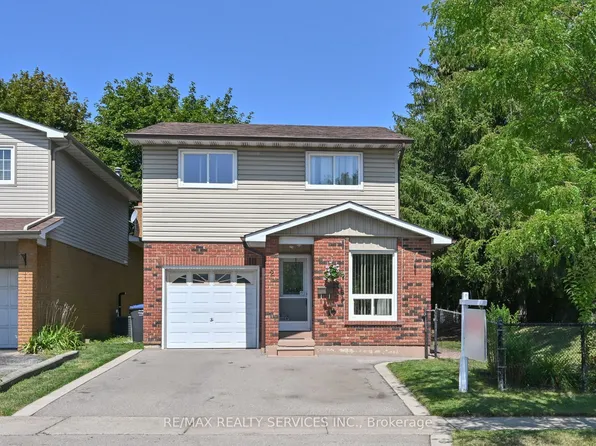 2 Lindridge Ave, Brampton, ON L6S 3W9