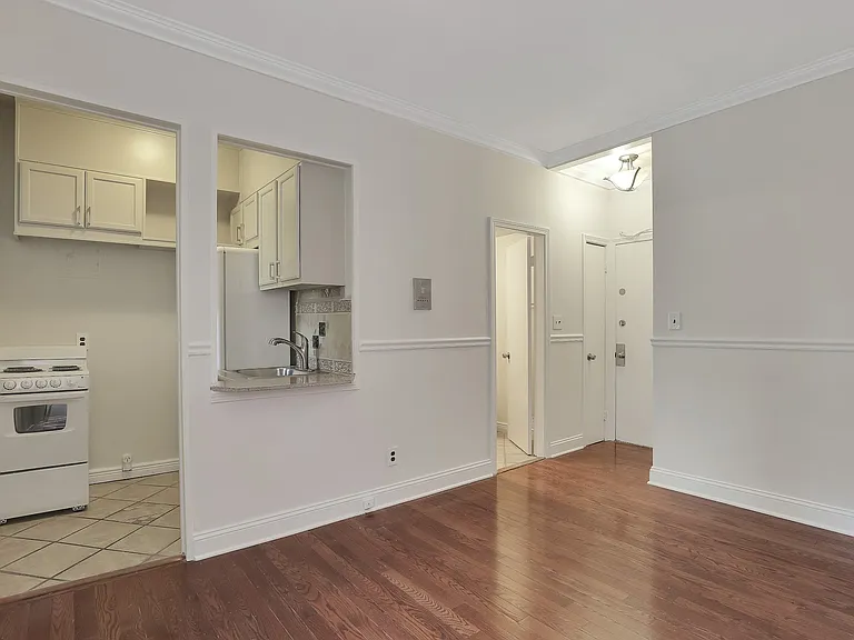 34 Winchester St — Photo 2
