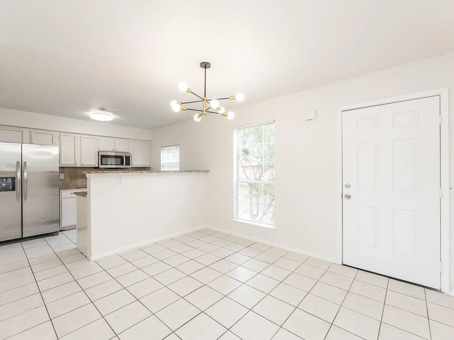 2 bed, 1.5 bath, 1300 sqft, $1,725 — Photo 3