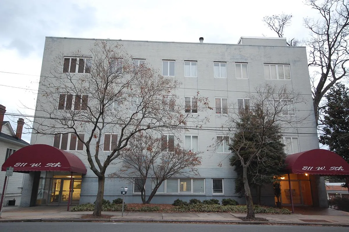 Front of Building - 811 W 5th St #302
