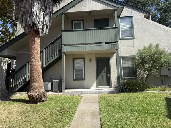 302 Saint Andrews St, Rockport, TX 78382