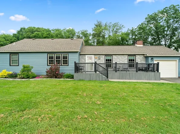 8 Holiday Hl, Endicott, NY 13760