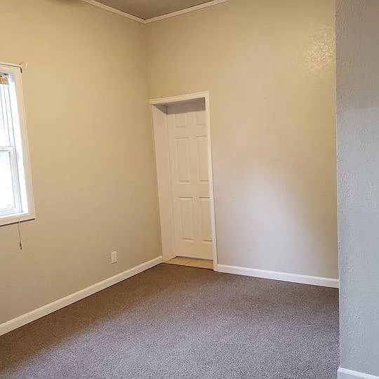 1540 E 2nd St #B — Photo 3