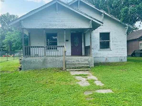 617 E 11th St, Baxter Springs, KS 66713