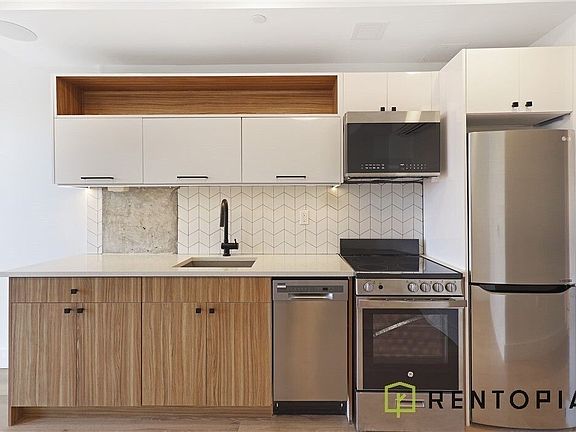 2nd image of 58 W 125th St #1002