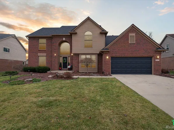 51171 W Hills Dr, Plymouth, MI 48170