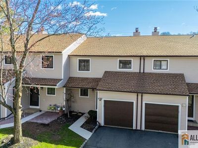 5 Lily Ct, Edison, NJ, 08820