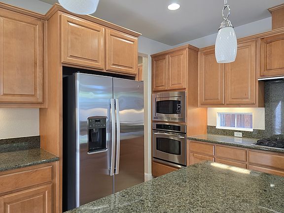 4th image of 626 W La Canada Ave
