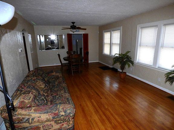 3rd image of 6803 Vinewood Ave