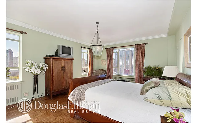 Sold by Douglas Elliman | media 16