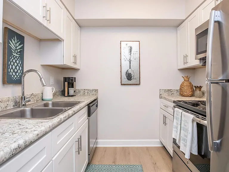 Nob Hill Apartment Homes — Photo 16
