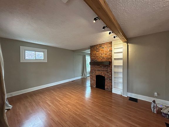 3rd image of 386 E Markison Ave