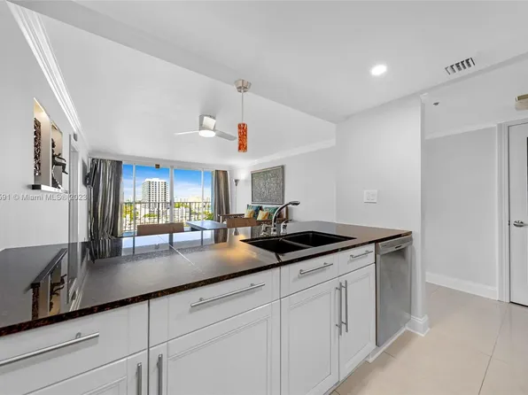 7601 E Treasure Dr APT 1401, North Bay Village, FL 33141