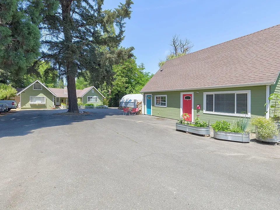 2100 Rogue River Hwy #A
