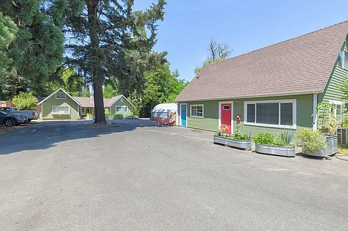 2100 Rogue River Hwy #A Photo 1