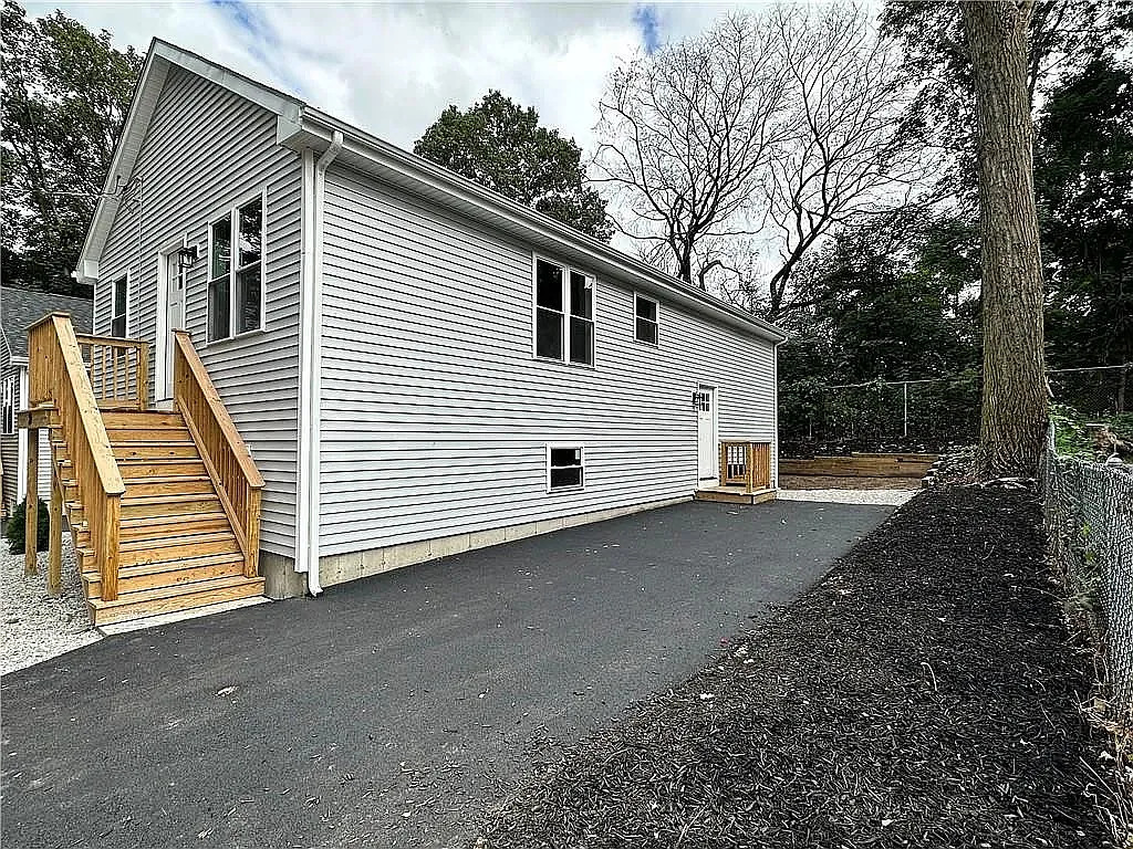 3 bed, 1240 sqft, $950 — Photo 3