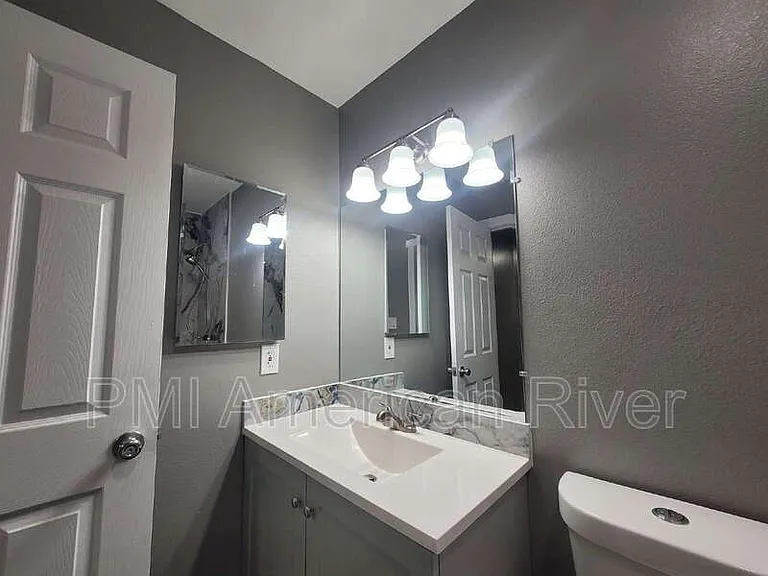 1321 Oak Terrace Ct — Photo 10