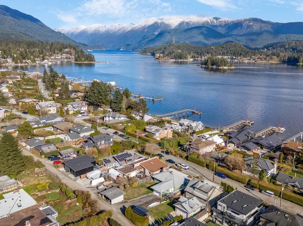 351 Beachview Dr, North Vancouver, BC V7G 1P5