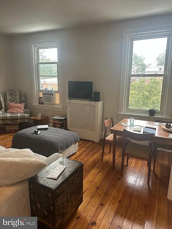 2 bed, 1.0 bath, $1,625 — Photo 3