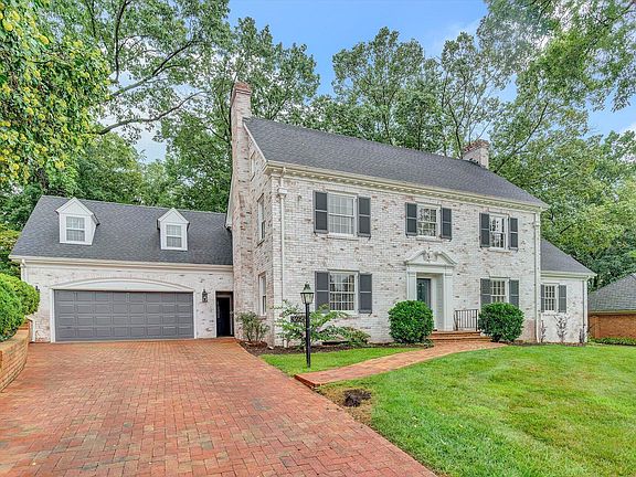 3rd image of 3695 Peakwood Dr SW