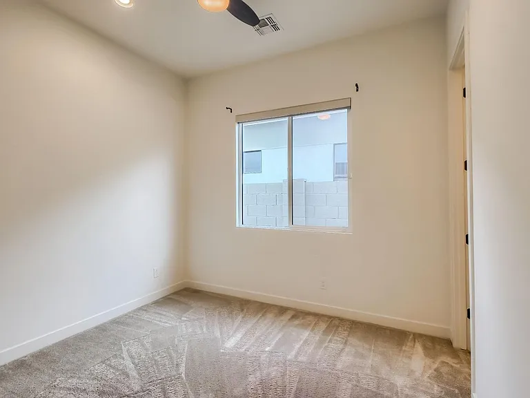 1005 E Paseo Way — Photo 45
