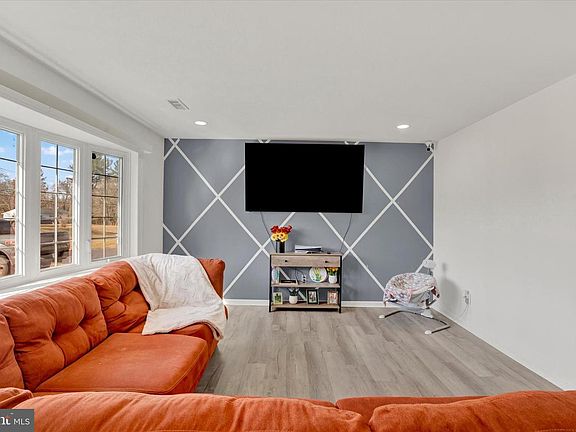 2nd image of 2015 S Fountain Green Rd