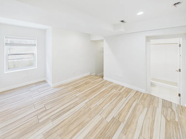 2236 S Wood St #G — Photo 18