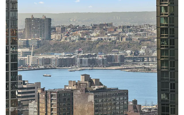 Rented by Douglas Elliman | media 29