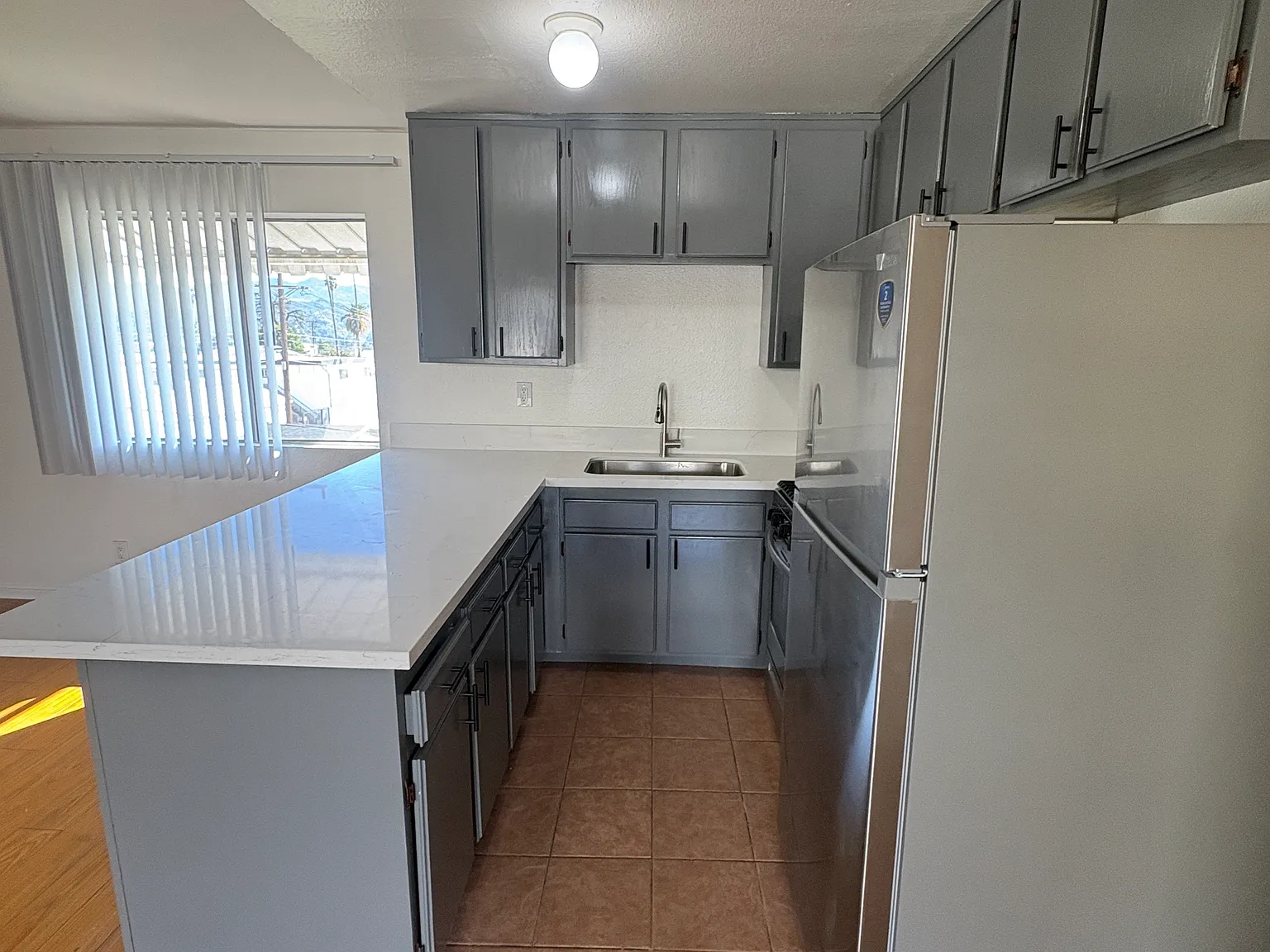 2 bed, 820 sqft, $2,350 — Photo 2