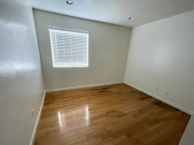 4410 N Longview Ave #119 — Photo 4