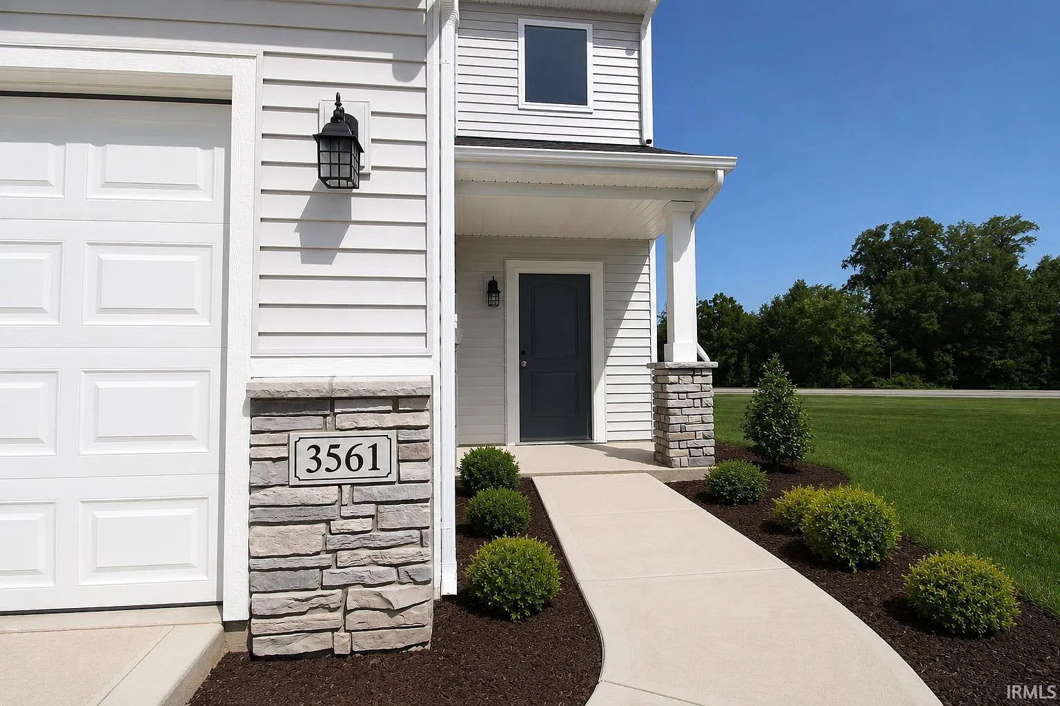 3 bed, 2.5 bath, 1832 sqft, $2,090 — Photo 2