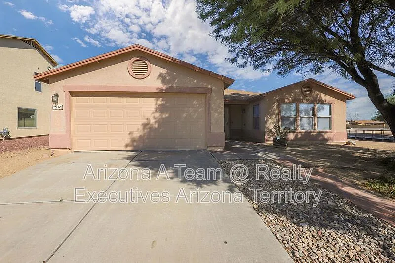 3 bed, 2.0 bath, 2045 sqft, $1,995 — Photo 2
