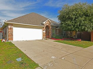 904 Parish Ct, Grand Prairie, TX 75052
